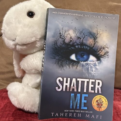 Shatter Me by Tahereh Mafi (Author)
